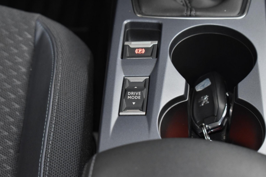Peugeot 2008 1.2 PureTech 130 PK Allure Pack | Carplay | Camera | Stoelverw. | Incl. garantie