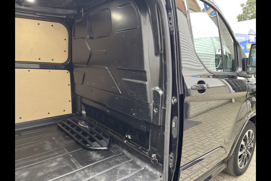 Ford Transit Custom 320 2.0 TDCI 185pk automaat L1H1 Sport / vaste prijs rijklaar € 22.950 ex btw / lease vanaf € 375 / half leer / airco / cruise / navi / camera / stoelverwarming !