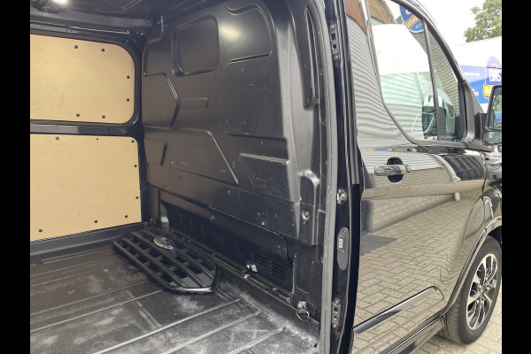 Ford Transit Custom 320 2.0 TDCI 185pk automaat L1H1 Sport / vaste prijs rijklaar € 22.950 ex btw / lease vanaf € 375 / half leer / airco / cruise / navi / camera / stoelverwarming !