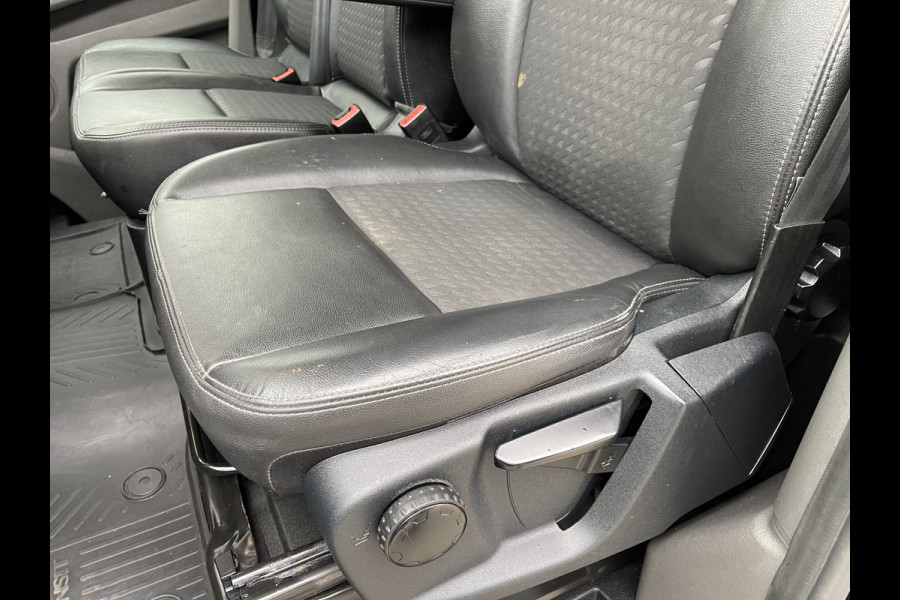 Ford Transit Custom 320 2.0 TDCI 185pk automaat L1H1 Sport / vaste prijs rijklaar € 22.950 ex btw / lease vanaf € 375 / half leer / airco / cruise / navi / camera / stoelverwarming !