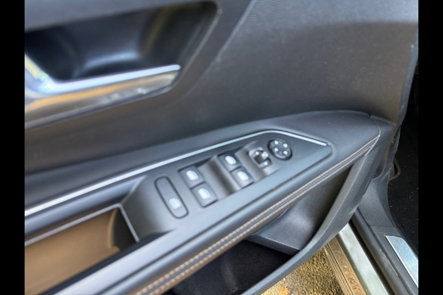 Peugeot 5008 1.2 PureTech GT-Line | Ned. Auto | Trekhaak | Pano-dak | electriche Achterklep | Achteruitrij camera | 7 persoons uitvoering |