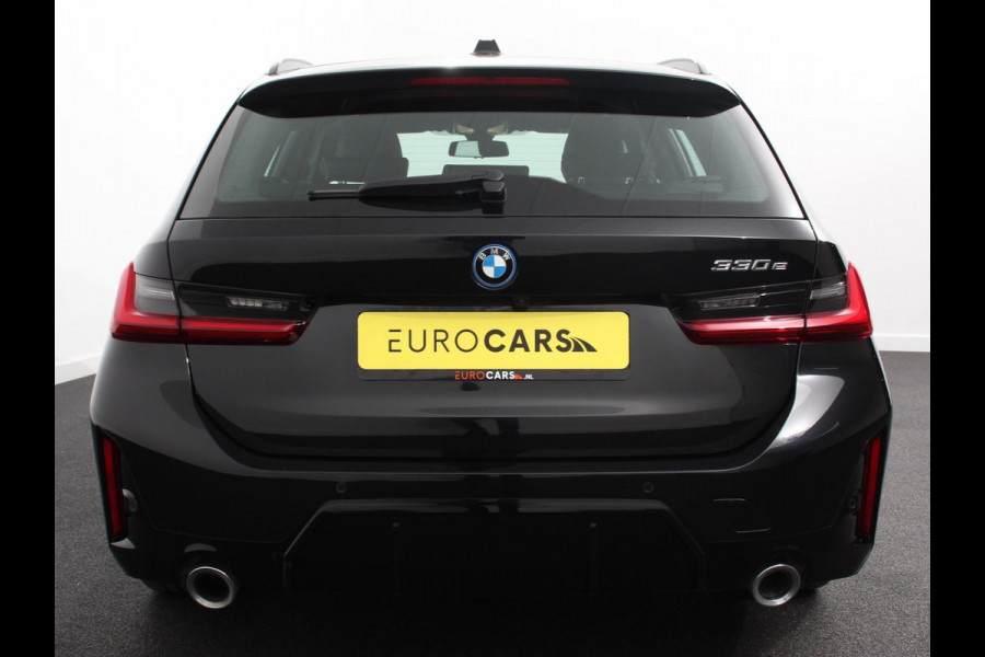 BMW 3 Serie Touring 330e Touring M Sport PHEV Navigatie Climate Control Lichtmetalen velgen LED Virtual Cockpit Parkeersensoren Voor en Achter Achteruitrijcamera Apple carplay/ Andriod auto Stoelverwarming Stuur verwarming Elektrische achterklep