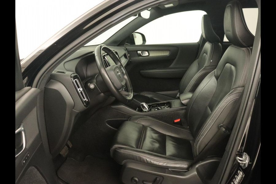 Volvo XC40 2.0 T4 Inscription | Panoramadak | Leder | Trekhaak | Stoelverwarming | Camera | Adaptive cruise | Keyless | Navigatie | 19'' lichtmetalen velgen