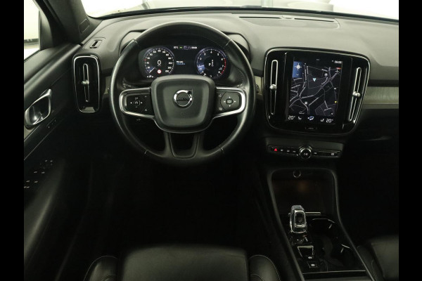 Volvo XC40 2.0 T4 Inscription | Panoramadak | Leder | Trekhaak | Stoelverwarming | Camera | Adaptive cruise | Keyless | Navigatie | 19'' lichtmetalen velgen