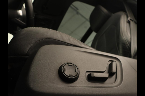 Volvo XC40 2.0 T4 Inscription | Panoramadak | Leder | Trekhaak | Stoelverwarming | Camera | Adaptive cruise | Keyless | Navigatie | 19'' lichtmetalen velgen
