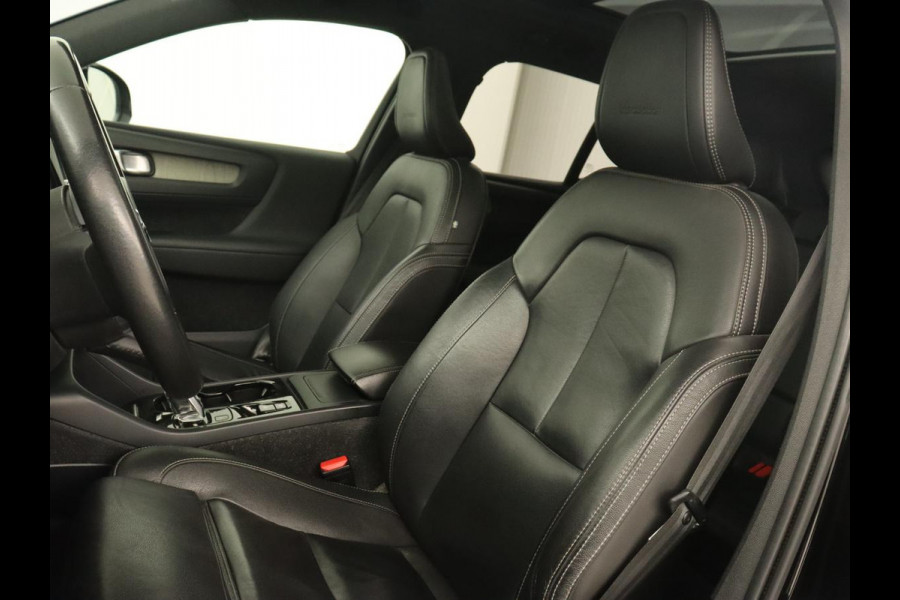 Volvo XC40 2.0 T4 Inscription | Panoramadak | Leder | Trekhaak | Stoelverwarming | Camera | Adaptive cruise | Keyless | Navigatie | 19'' lichtmetalen velgen