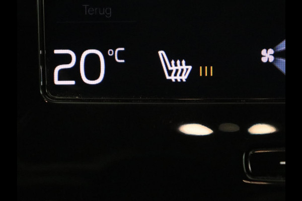 Volvo XC40 2.0 T4 Inscription | Panoramadak | Leder | Trekhaak | Stoelverwarming | Camera | Adaptive cruise | Keyless | Navigatie | 19'' lichtmetalen velgen