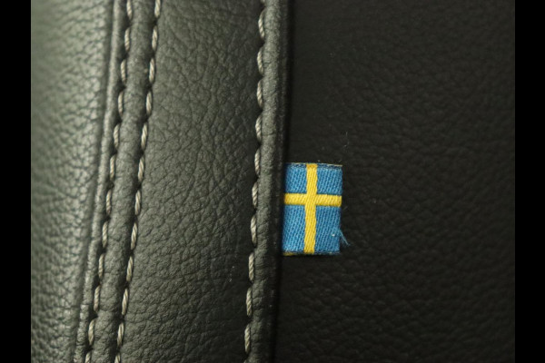 Volvo XC40 2.0 T4 Inscription | Panoramadak | Leder | Trekhaak | Stoelverwarming | Camera | Adaptive cruise | Keyless | Navigatie | 19'' lichtmetalen velgen