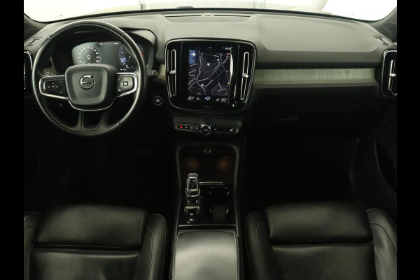 Volvo XC40 2.0 T4 Inscription | Panoramadak | Leder | Trekhaak | Stoelverwarming | Camera | Adaptive cruise | Keyless | Navigatie | 19'' lichtmetalen velgen