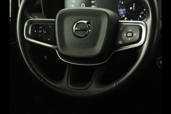 Volvo XC40 2.0 T4 Inscription | Panoramadak | Leder | Trekhaak | Stoelverwarming | Camera | Adaptive cruise | Keyless | Navigatie | 19'' lichtmetalen velgen