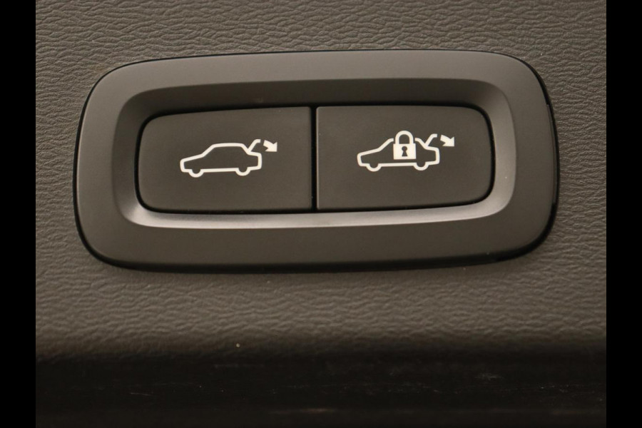 Volvo XC40 2.0 T4 Inscription | Panoramadak | Leder | Trekhaak | Stoelverwarming | Camera | Adaptive cruise | Keyless | Navigatie | 19'' lichtmetalen velgen