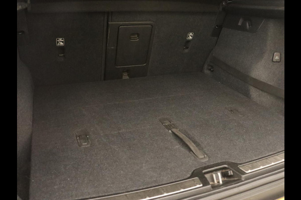 Volvo XC40 2.0 T4 Inscription | Panoramadak | Leder | Trekhaak | Stoelverwarming | Camera | Adaptive cruise | Keyless | Navigatie | 19'' lichtmetalen velgen