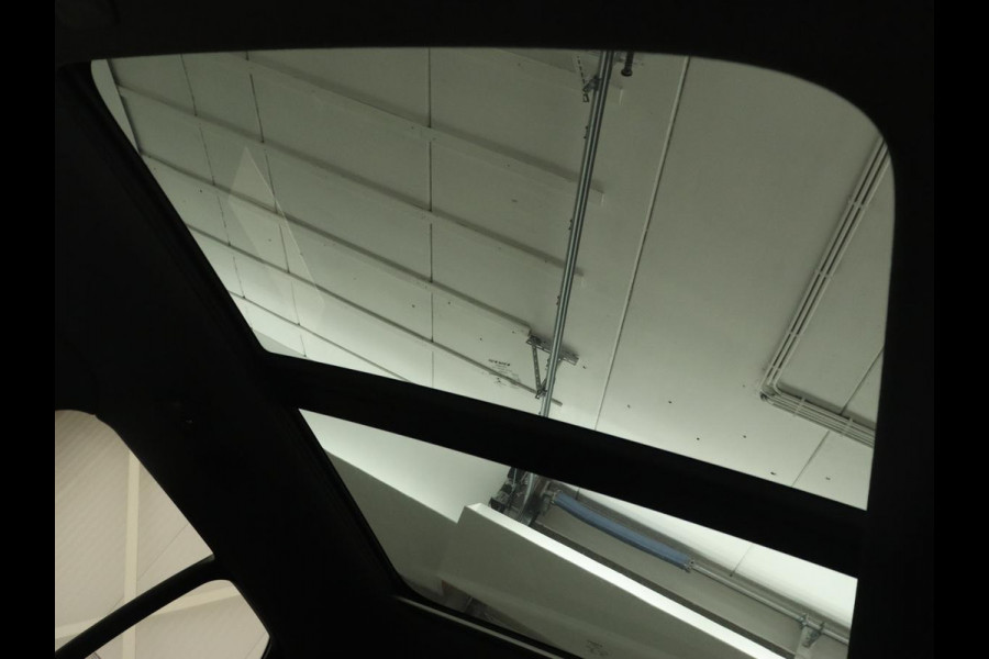 Volvo XC40 2.0 T4 Inscription | Panoramadak | Leder | Trekhaak | Stoelverwarming | Camera | Adaptive cruise | Keyless | Navigatie | 19'' lichtmetalen velgen