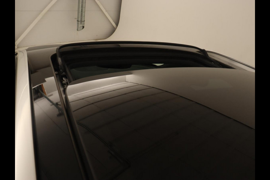 Volvo XC40 2.0 T4 Inscription | Panoramadak | Leder | Trekhaak | Stoelverwarming | Camera | Adaptive cruise | Keyless | Navigatie | 19'' lichtmetalen velgen