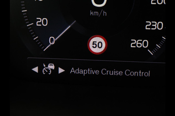 Volvo XC40 2.0 T4 Inscription | Panoramadak | Leder | Trekhaak | Stoelverwarming | Camera | Adaptive cruise | Keyless | Navigatie | 19'' lichtmetalen velgen