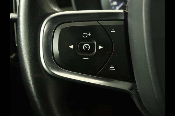 Volvo XC40 2.0 T4 Inscription | Panoramadak | Leder | Trekhaak | Stoelverwarming | Camera | Adaptive cruise | Keyless | Navigatie | 19'' lichtmetalen velgen