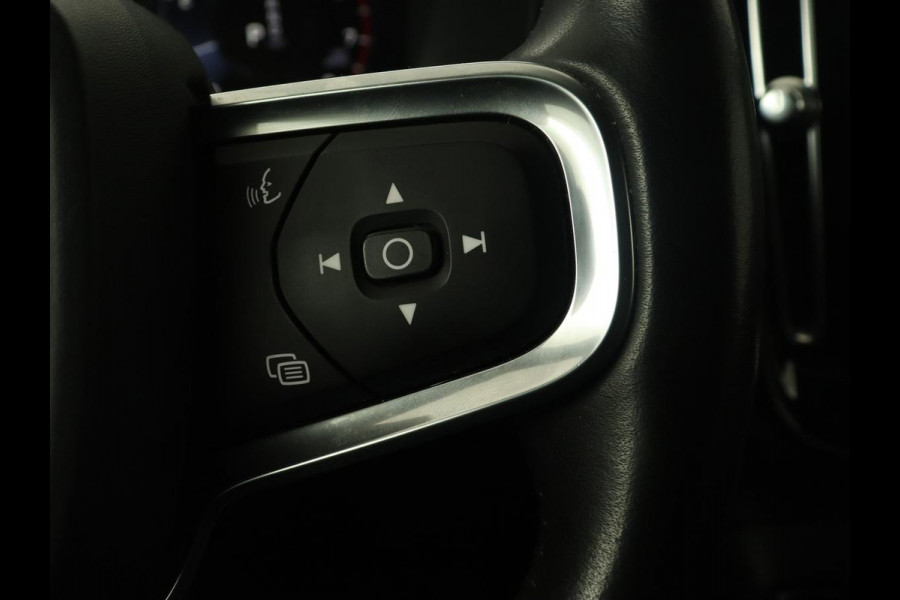 Volvo XC40 2.0 T4 Inscription | Panoramadak | Leder | Trekhaak | Stoelverwarming | Camera | Adaptive cruise | Keyless | Navigatie | 19'' lichtmetalen velgen