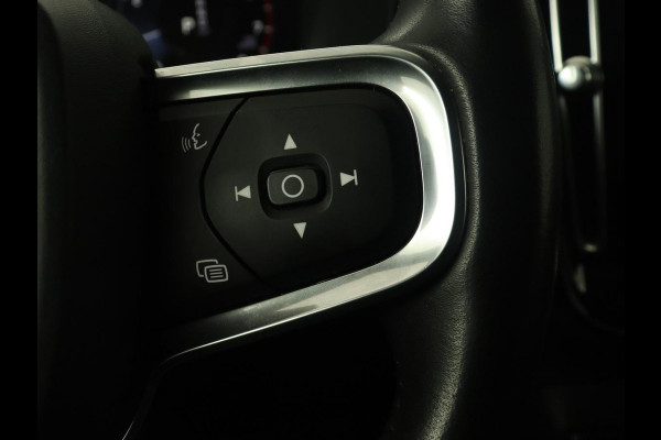 Volvo XC40 2.0 T4 Inscription | Panoramadak | Leder | Trekhaak | Stoelverwarming | Camera | Adaptive cruise | Keyless | Navigatie | 19'' lichtmetalen velgen