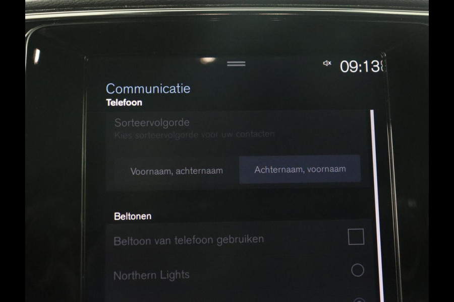 Volvo XC40 2.0 T4 Inscription | Panoramadak | Leder | Trekhaak | Stoelverwarming | Camera | Adaptive cruise | Keyless | Navigatie | 19'' lichtmetalen velgen