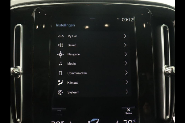 Volvo XC40 2.0 T4 Inscription | Panoramadak | Leder | Trekhaak | Stoelverwarming | Camera | Adaptive cruise | Keyless | Navigatie | 19'' lichtmetalen velgen