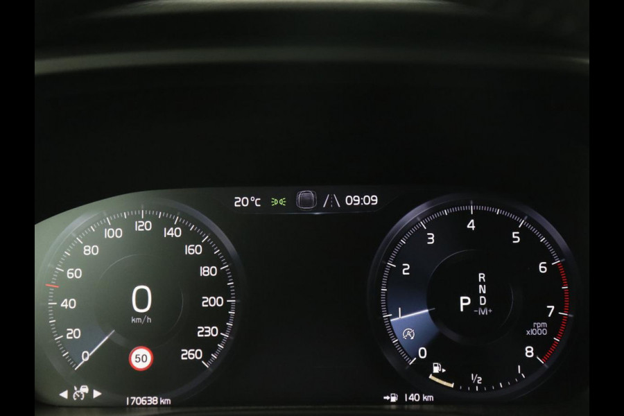 Volvo XC40 2.0 T4 Inscription | Panoramadak | Leder | Trekhaak | Stoelverwarming | Camera | Adaptive cruise | Keyless | Navigatie | 19'' lichtmetalen velgen