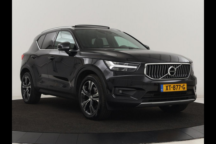 Volvo XC40 2.0 T4 Inscription | Panoramadak | Leder | Trekhaak | Stoelverwarming | Camera | Adaptive cruise | Keyless | Navigatie | 19'' lichtmetalen velgen