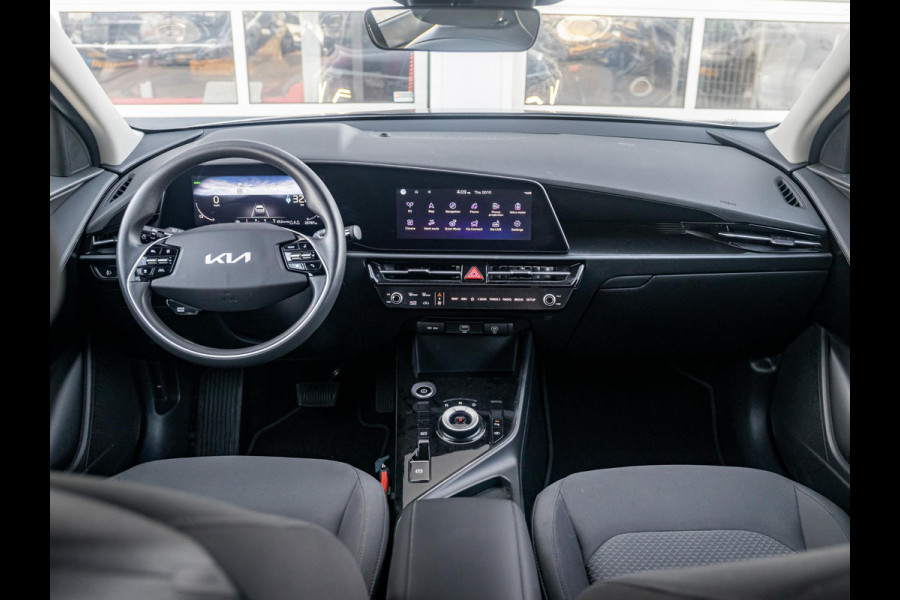 Kia Niro EV Light Edition 64.8 kWh | Navigatie | Achteruitrijcamera | Airco | Cruise control Adaptieve |