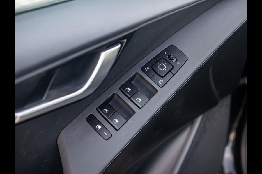 Kia Niro EV Light Edition 64.8 kWh | Navigatie | Achteruitrijcamera | Airco | Cruise control Adaptieve |