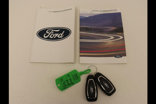 Ford Focus 1.0 EcoBoost Hybrid ST Line Style | Stoel & stuurverwarming | Camera | Carplay | Full LED | Navigatie | Keyless | Climate control | Park Assist | Cruise control
