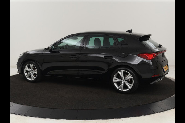 Seat Leon 1.0 TSI FR Intens | Stoel & stuurverwarming | Carplay | Camera | Adaptive cruise | Navigatie | Park Assist | Digital Cockpit | Keyless | Full LED