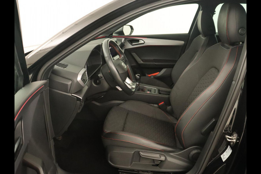 Seat Leon 1.0 TSI FR Intens | Stoel & stuurverwarming | Carplay | Camera | Adaptive cruise | Navigatie | Park Assist | Digital Cockpit | Keyless | Full LED
