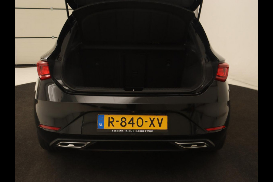 Seat Leon 1.0 TSI FR Intens | Stoel & stuurverwarming | Carplay | Camera | Adaptive cruise | Navigatie | Park Assist | Digital Cockpit | Keyless | Full LED