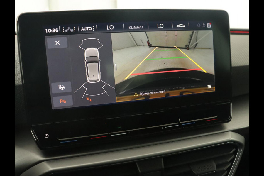 Seat Leon 1.0 TSI FR Intens | Stoel & stuurverwarming | Carplay | Camera | Adaptive cruise | Navigatie | Park Assist | Digital Cockpit | Keyless | Full LED