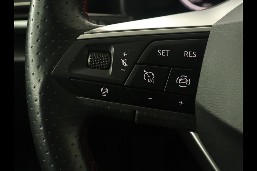 Seat Leon 1.0 TSI FR Intens | Stoel & stuurverwarming | Carplay | Camera | Adaptive cruise | Navigatie | Park Assist | Digital Cockpit | Keyless | Full LED