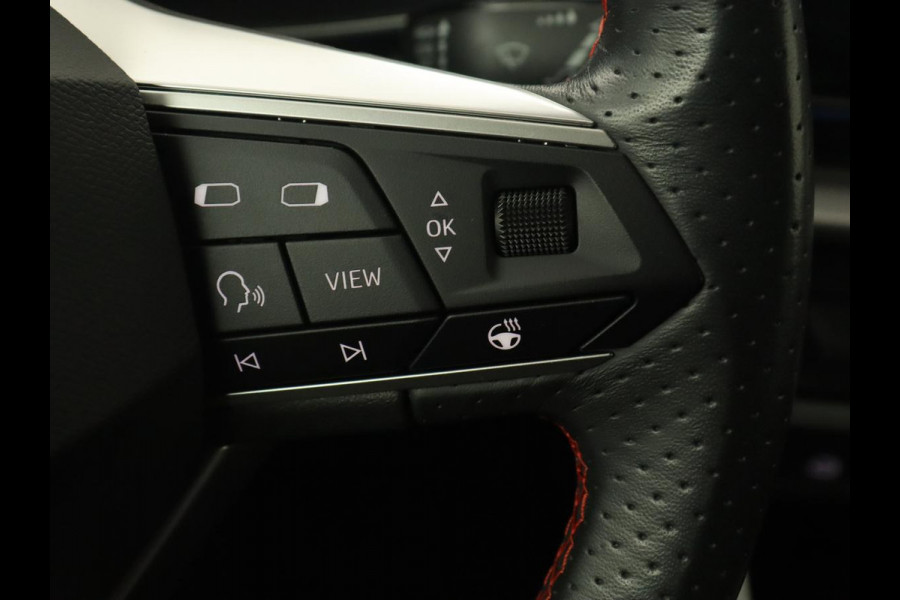 Seat Leon 1.0 TSI FR Intens | Stoel & stuurverwarming | Carplay | Camera | Adaptive cruise | Navigatie | Park Assist | Digital Cockpit | Keyless | Full LED