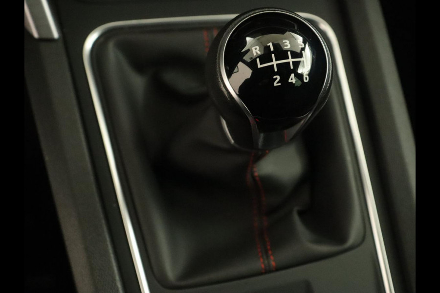 Seat Leon 1.0 TSI FR Intens | Stoel & stuurverwarming | Carplay | Camera | Adaptive cruise | Navigatie | Park Assist | Digital Cockpit | Keyless | Full LED