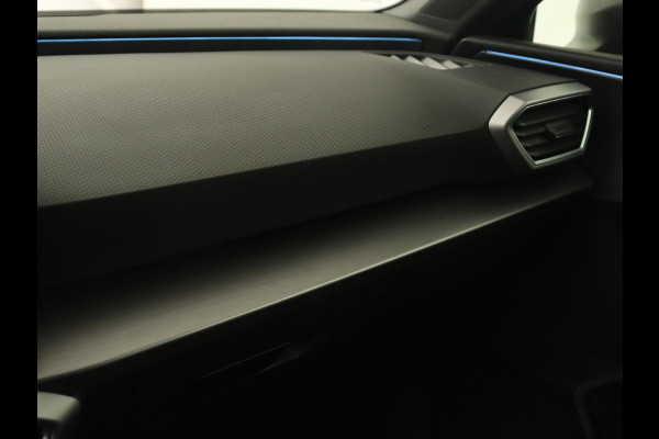 Seat Leon 1.0 TSI FR Intens | Stoel & stuurverwarming | Carplay | Camera | Adaptive cruise | Navigatie | Park Assist | Digital Cockpit | Keyless | Full LED