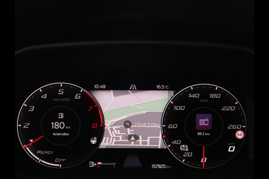 Seat Leon 1.0 TSI FR Intens | Stoel & stuurverwarming | Carplay | Camera | Adaptive cruise | Navigatie | Park Assist | Digital Cockpit | Keyless | Full LED