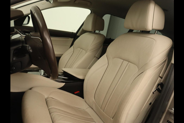 BMW 5 Serie 520i High Executive | Luxury Line | Leder | Trekhaak | Camera | Stoelverwarming | 19'' | Sfeerverlichting | Memory | Carplay | Navigatie | Park Assist | Full LED