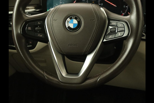 BMW 5 Serie 520i High Executive | Luxury Line | Leder | Trekhaak | Camera | Stoelverwarming | 19'' | Sfeerverlichting | Memory | Carplay | Navigatie | Park Assist | Full LED