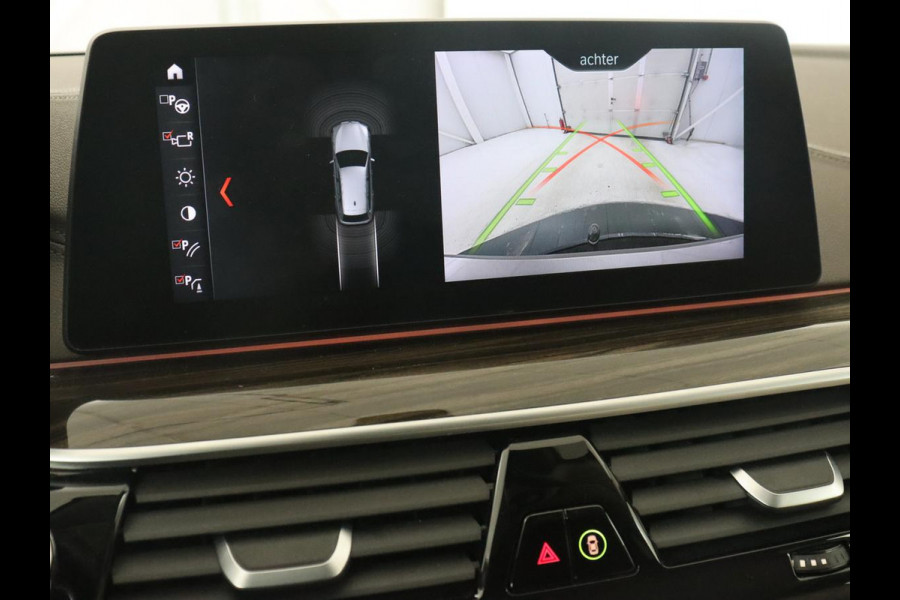 BMW 5 Serie 520i High Executive | Luxury Line | Leder | Trekhaak | Camera | Stoelverwarming | 19'' | Sfeerverlichting | Memory | Carplay | Navigatie | Park Assist | Full LED