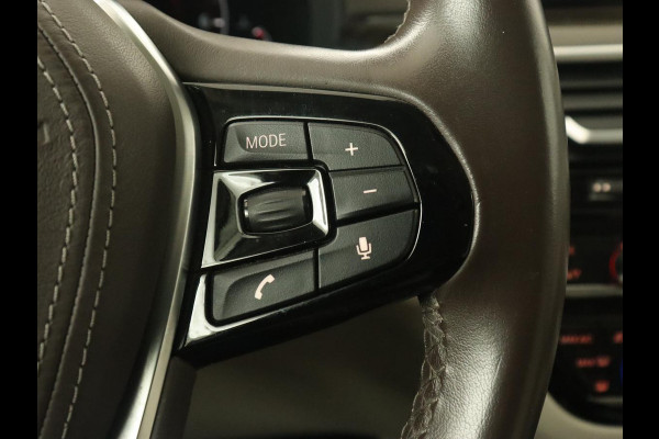 BMW 5 Serie 520i High Executive | Luxury Line | Leder | Trekhaak | Camera | Stoelverwarming | 19'' | Sfeerverlichting | Memory | Carplay | Navigatie | Park Assist | Full LED