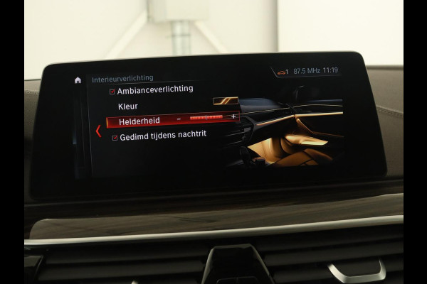BMW 5 Serie 520i High Executive | Luxury Line | Leder | Trekhaak | Camera | Stoelverwarming | 19'' | Sfeerverlichting | Memory | Carplay | Navigatie | Park Assist | Full LED