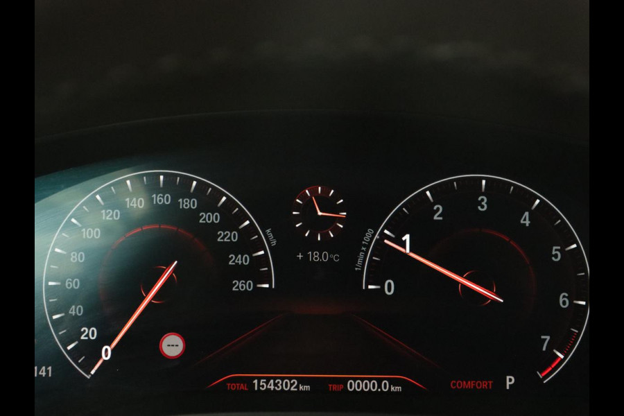 BMW 5 Serie 520i High Executive | Luxury Line | Leder | Trekhaak | Camera | Stoelverwarming | 19'' | Sfeerverlichting | Memory | Carplay | Navigatie | Park Assist | Full LED
