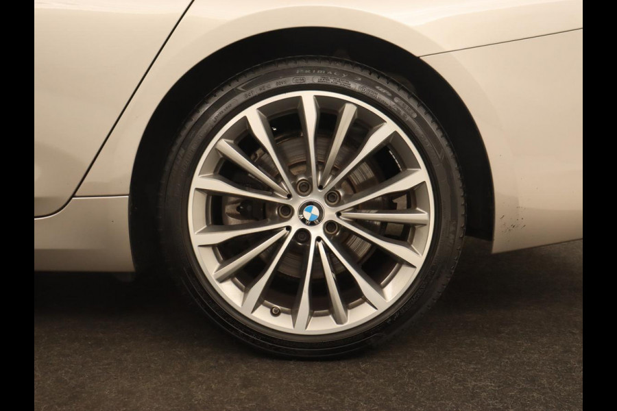 BMW 5 Serie 520i High Executive | Luxury Line | Leder | Trekhaak | Camera | Stoelverwarming | 19'' | Sfeerverlichting | Memory | Carplay | Navigatie | Park Assist | Full LED