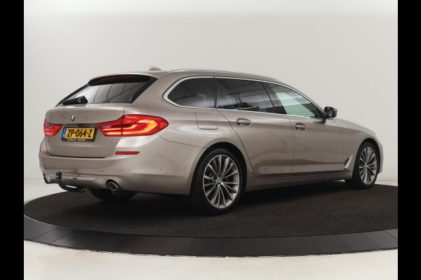 BMW 5 Serie 520i High Executive | Luxury Line | Leder | Trekhaak | Camera | Stoelverwarming | 19'' | Sfeerverlichting | Memory | Carplay | Navigatie | Park Assist | Full LED