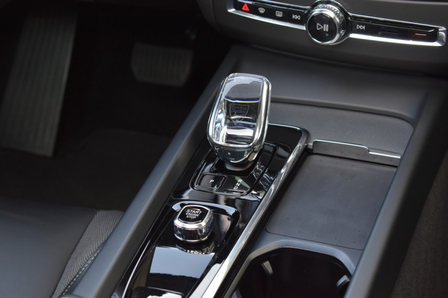 Volvo XC60 T6 AWD 350PK Plug-in hybrid Plus Dark | BLIS | ACC | Trekhaak | Elec.stoelen | 4-seiz.banden | 360 Camera | Panodak
