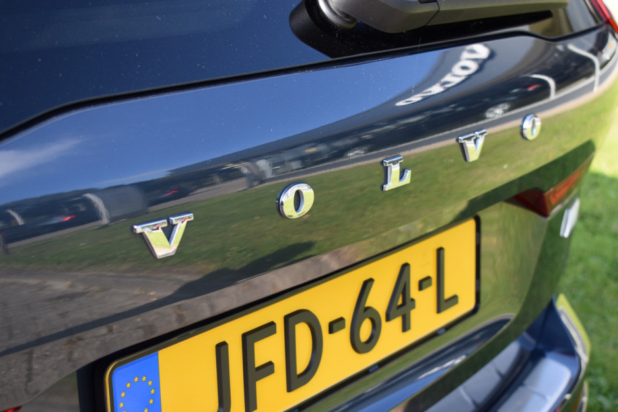 Volvo XC60 T6 AWD 350PK Plug-in hybrid Plus Dark | BLIS | ACC | Trekhaak | Elec.stoelen | 4-seiz.banden | 360 Camera | Panodak