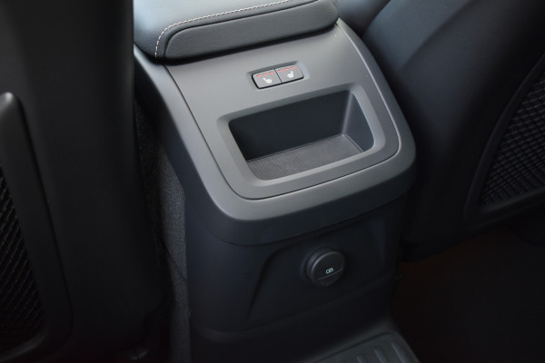 Volvo XC60 T6 AWD 350PK Plug-in hybrid Plus Dark | BLIS | ACC | Trekhaak | Elec.stoelen | 4-seiz.banden | 360 Camera | Panodak