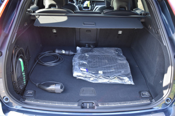 Volvo XC60 T6 AWD 350PK Plug-in hybrid Plus Dark | BLIS | ACC | Trekhaak | Elec.stoelen | 4-seiz.banden | 360 Camera | Panodak